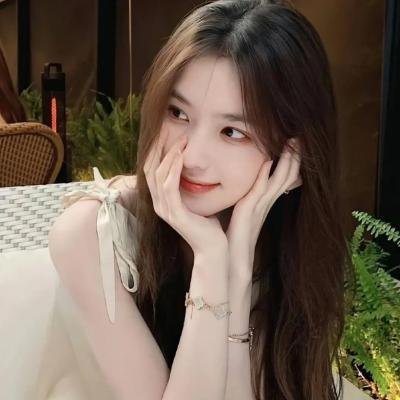 老艺术家孙女晒豪宅名表，评论区两极分化，72小时引热议