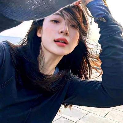 某影后之女走后门进组，人设崩塌，短时间内持续发酵