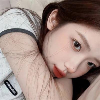 当红小花又出大瓜：深夜出入高档会所，工作室紧急辟谣，前后半年